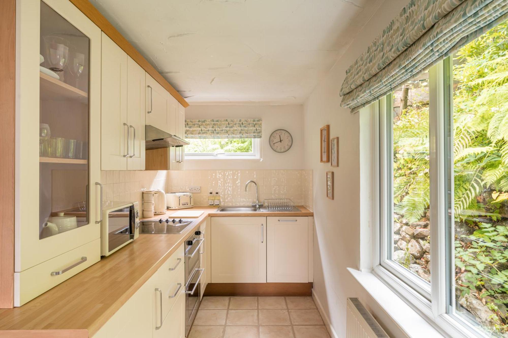 Squirrel Bank, With A Hot Tub & Parking Villa Bowness-on-Windermere Dış mekan fotoğraf